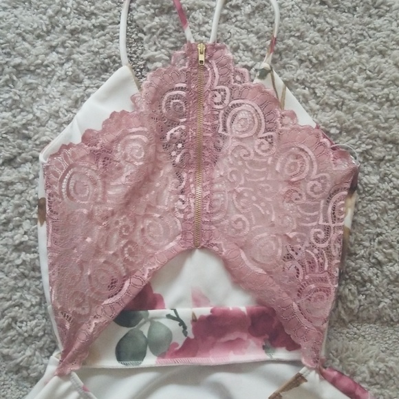 Fun and Flirty Flowery Dress - Picture 3 of 3